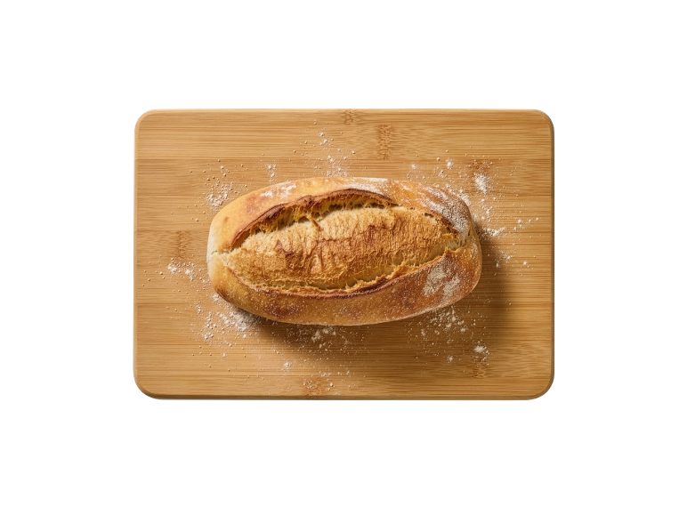 Färskt bröd på en träskärbräda, pudrat med mjöl.