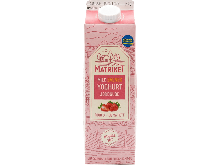 Rosa kartong med jordgubbsyoghurt med en gårdsillustration, märkt 'Mild Svensk Yoghurt Jordgubb'.