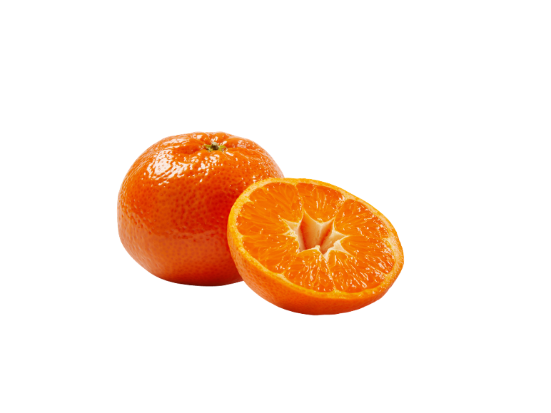 En hel mandarin och en halverad mandarin med saftigt fruktkött.