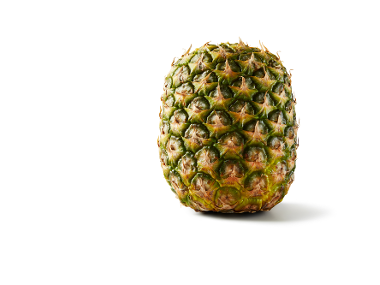 Grön ananas med skugga på vit bakgrund.
