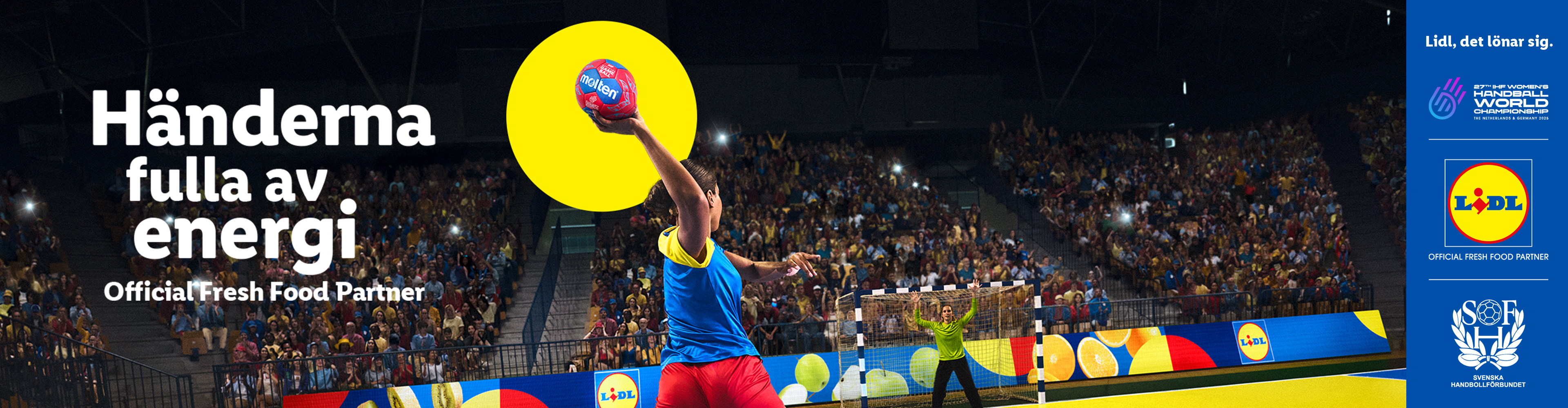 Handbollsspelare på en arena med texten 'Händerna fulla av energi' och Lidl-logotypen.