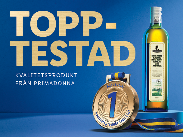 En flaska Primadonna olivolja och en guldmedalj med texten 'Bäst i test!' mot en blå bakgrund.