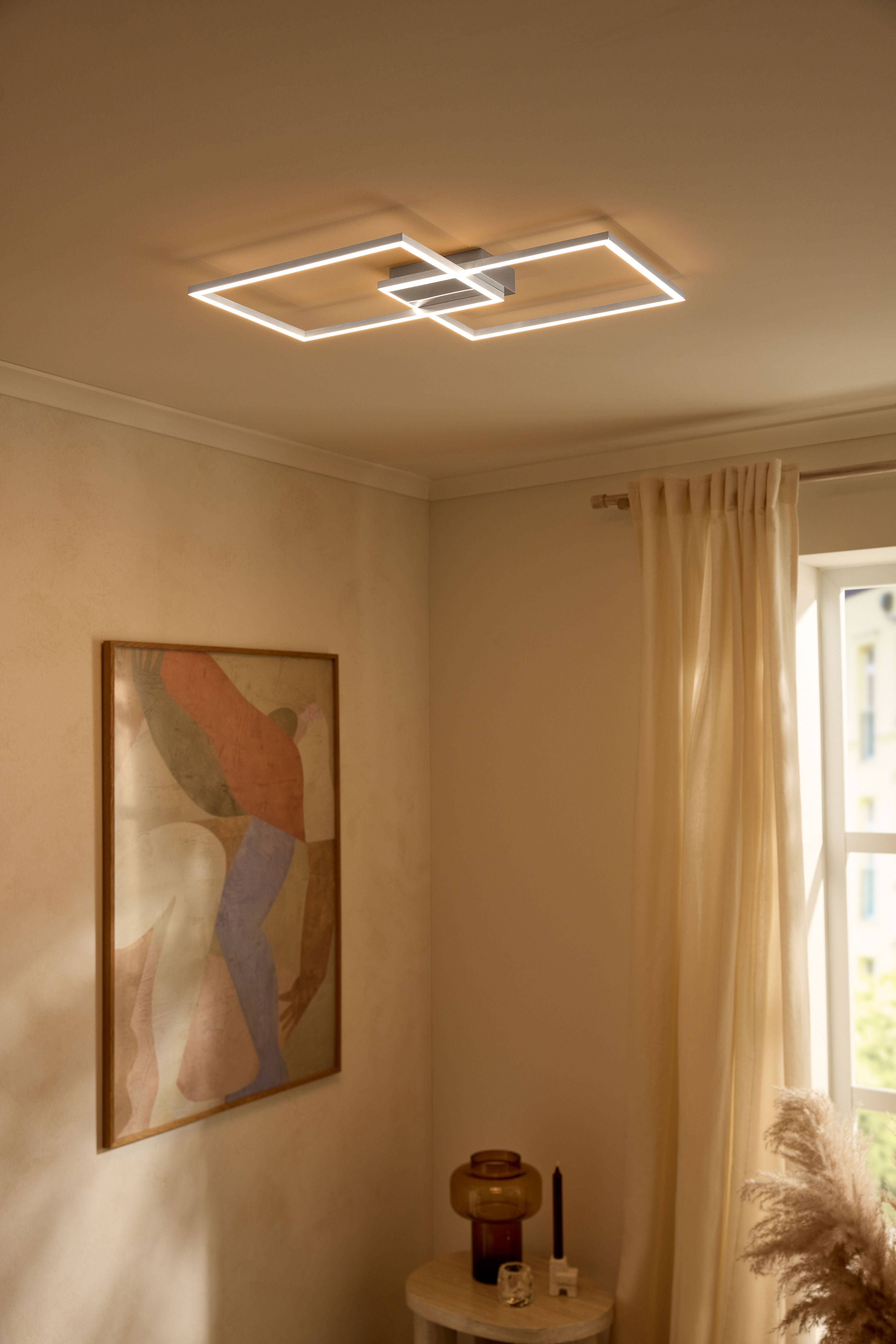 Modern LED-taklampa i rektangulära former som lyser upp ett beige rum.