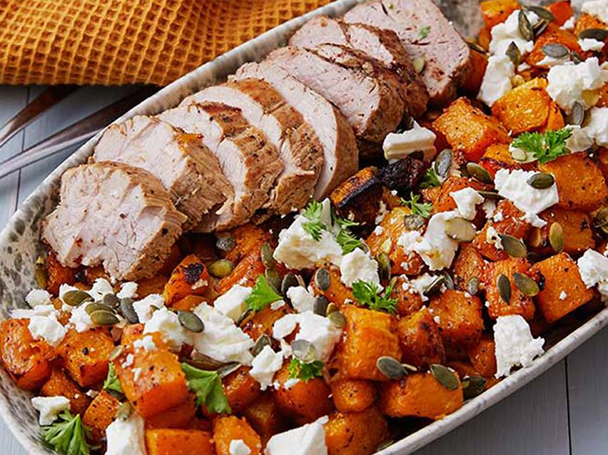 Rostad fläskfilé med rostad butternut squash, fetaost och pumpafrön.