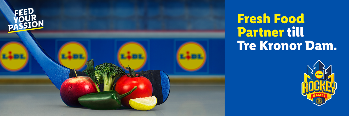 Färska grönsaker och frukter vid en hockeyklubba på en isbana.