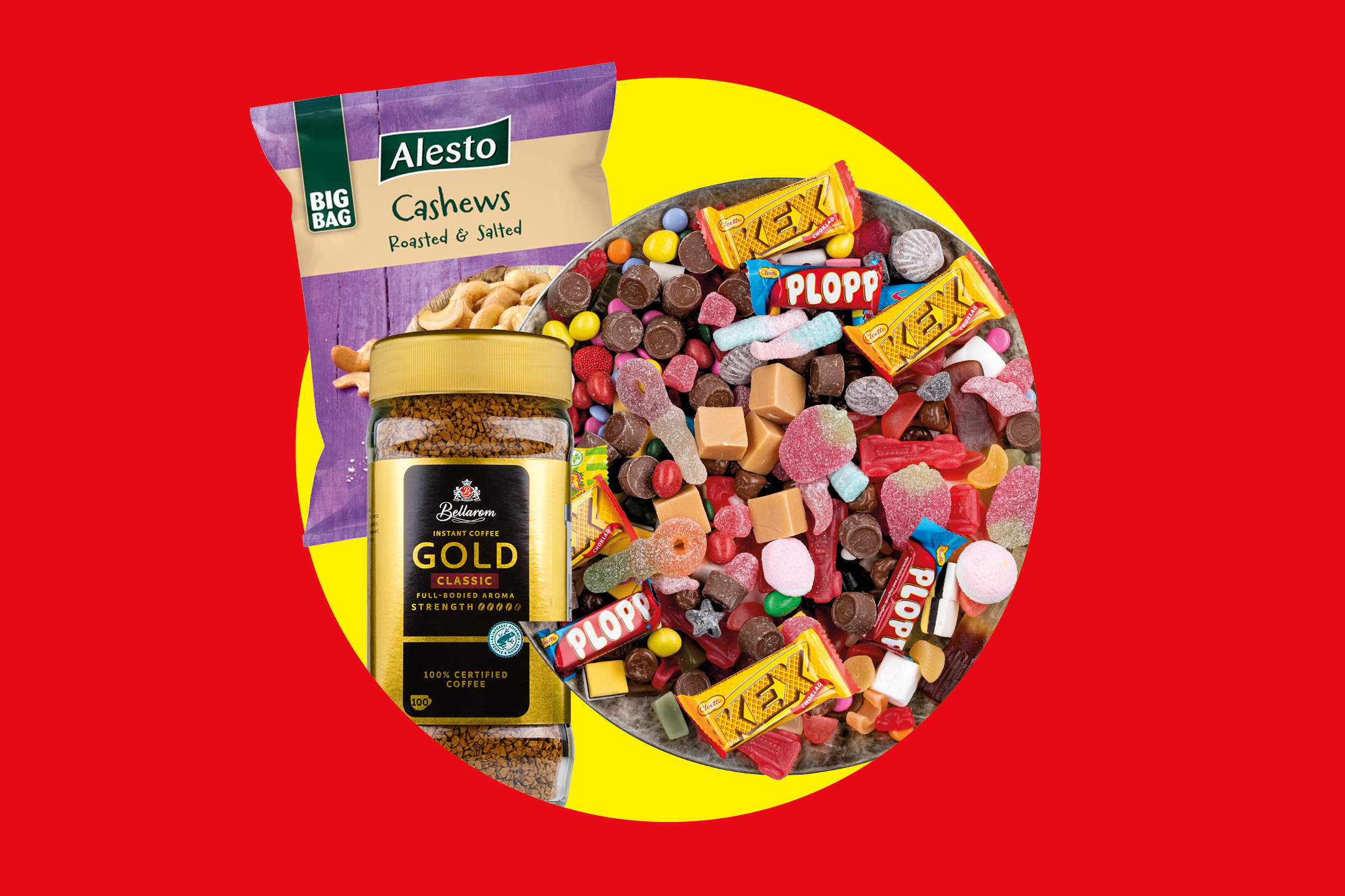 En påse Alesto cashewnötter, en burk Bellarom snabbkaffe och en skål med blandat godis.