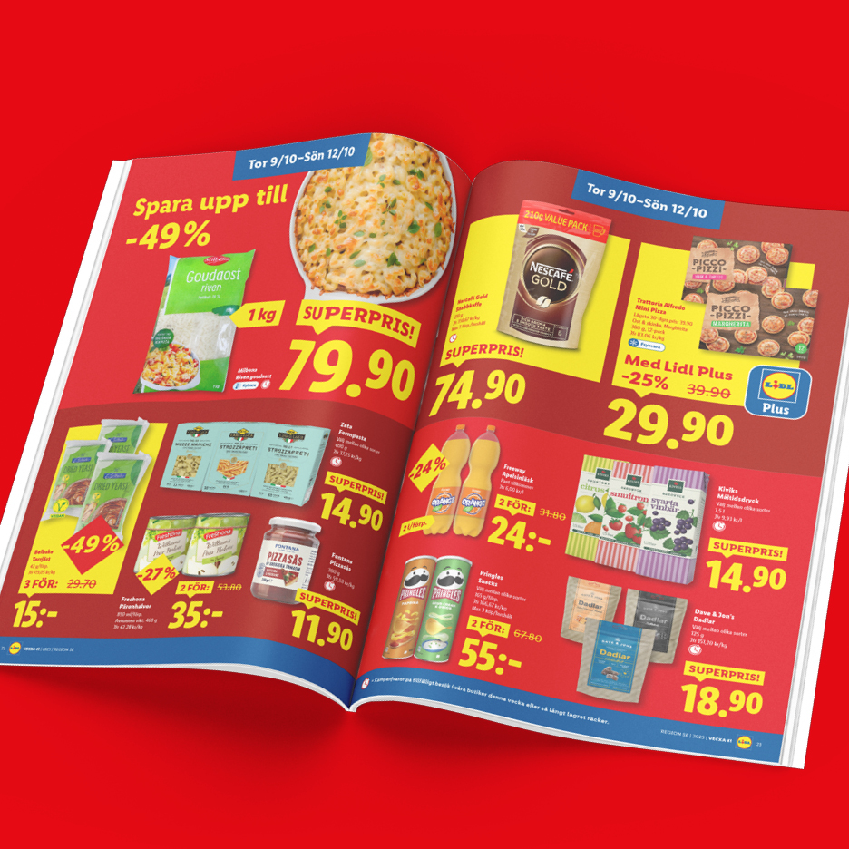 En reklambroschyr med erbjudanden på matvaror som riven Goudaost, Nescafé Gold, Picco Mini Pizza, pasta, läsk, Pringles och dadlar.
