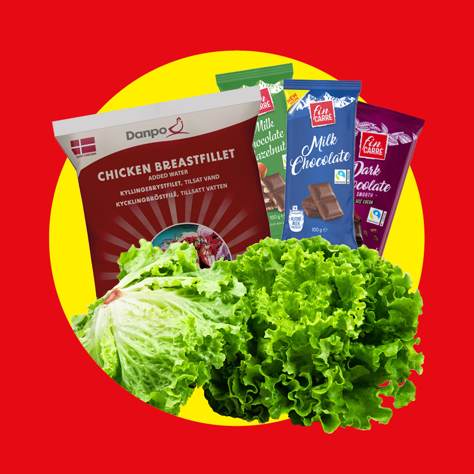 Kycklingbröstfilé, sallad och tre chokladkakor i olika smaker.