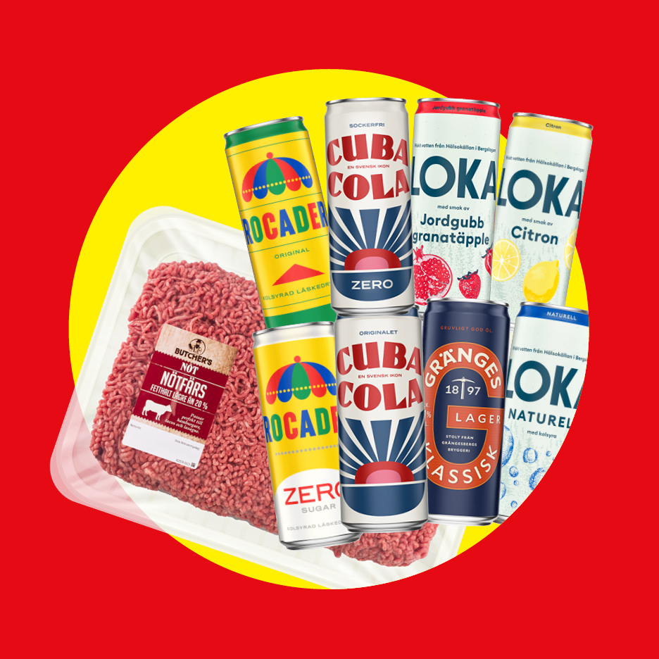 En bricka nötfärs omgiven av olika läskedrycker och en ölburk.