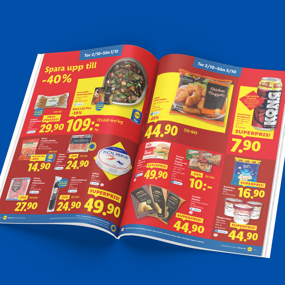 En reklambroschyr med erbjudanden på matvaror som kycklingnuggets, korv och ost.