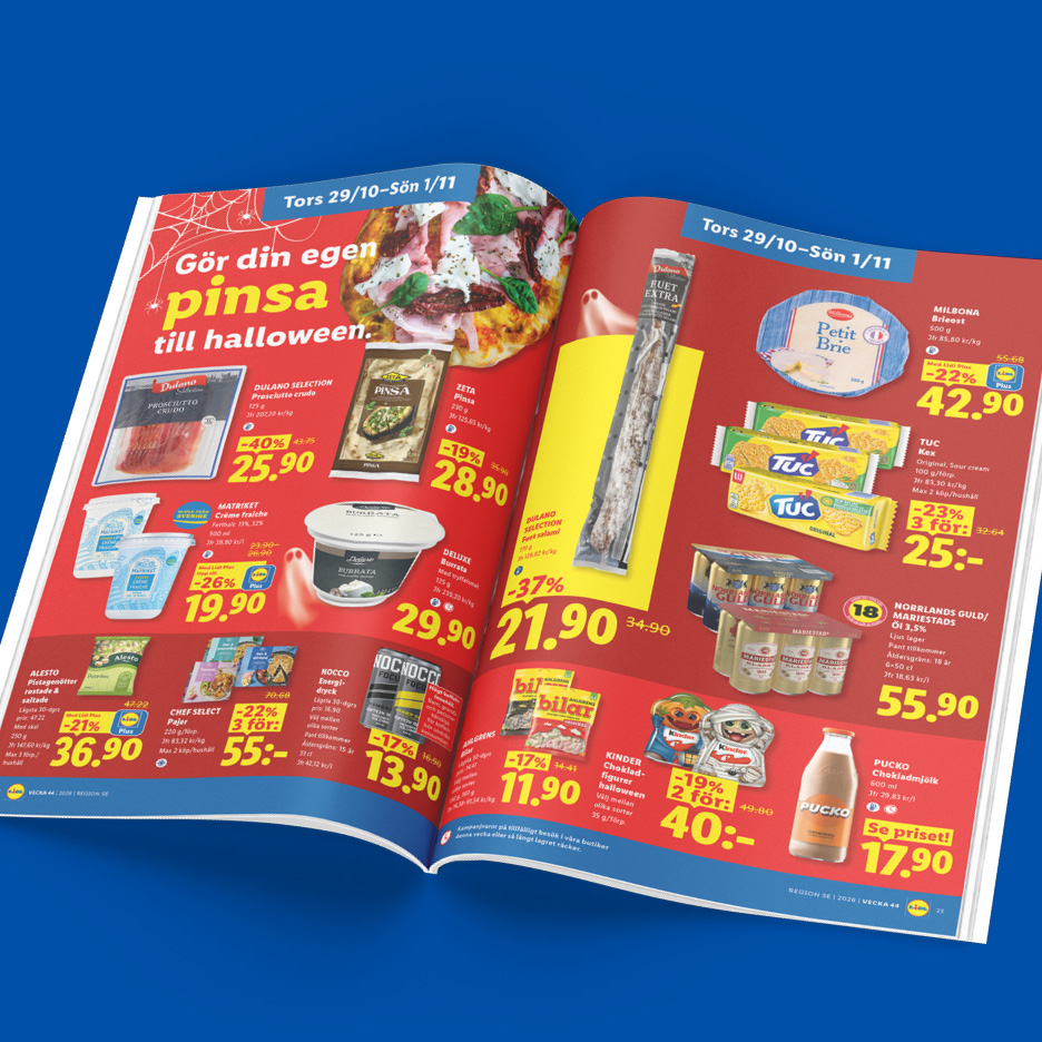 Ett reklamblad för matvaror med halloween-tema och erbjudanden på pinsa, snacks och dryck.