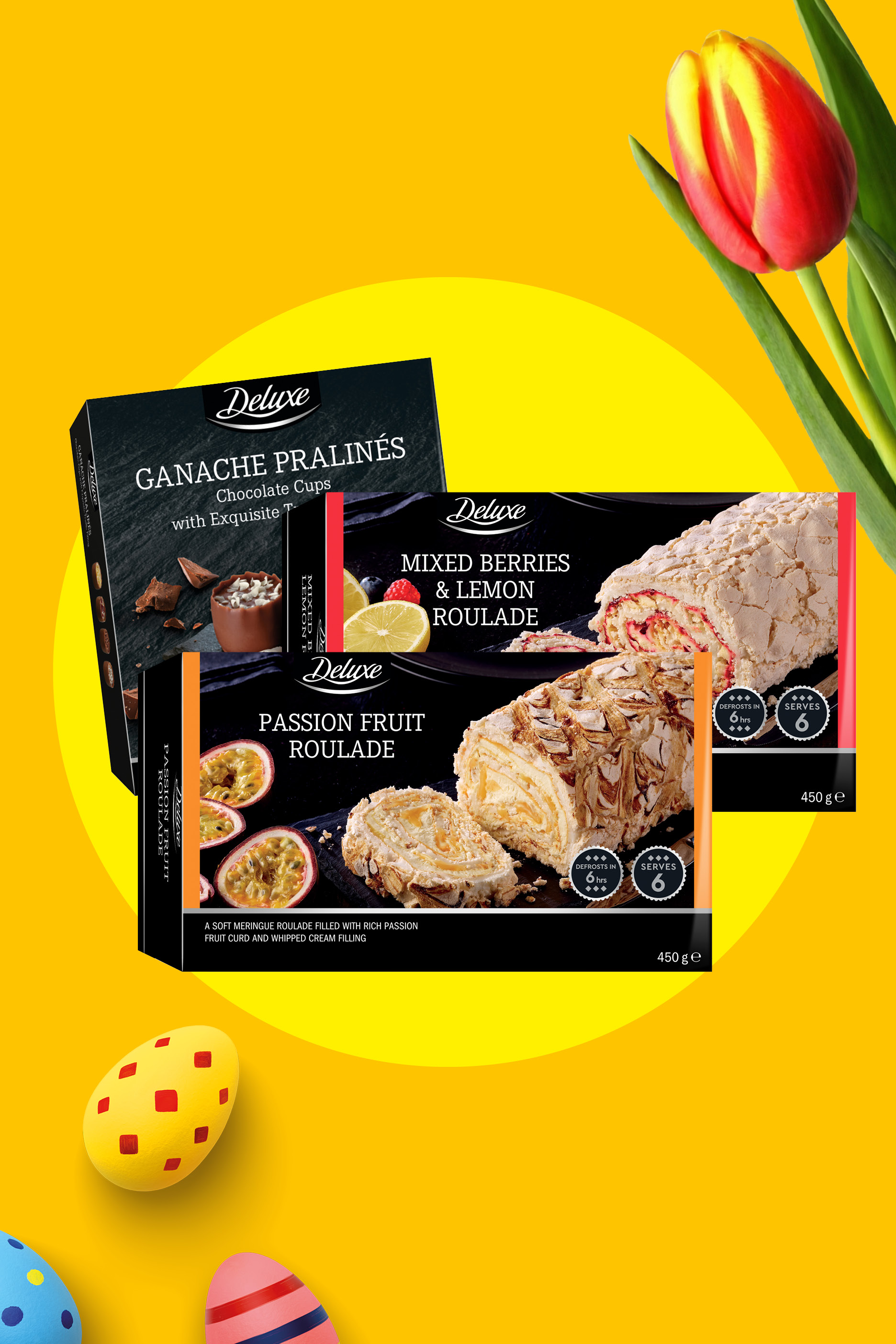 Chokladpraliner och marängroulader med bär, citron och passionsfrukt, med påskägg och tulpaner.