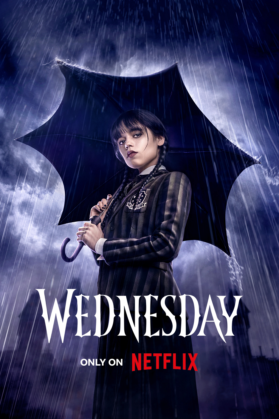 Wednesday Addams i regnet med ett paraply, klädd i sin skoluniform.