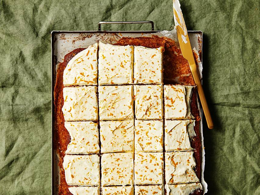 Citronkaka i bitar, med krämig frosting.