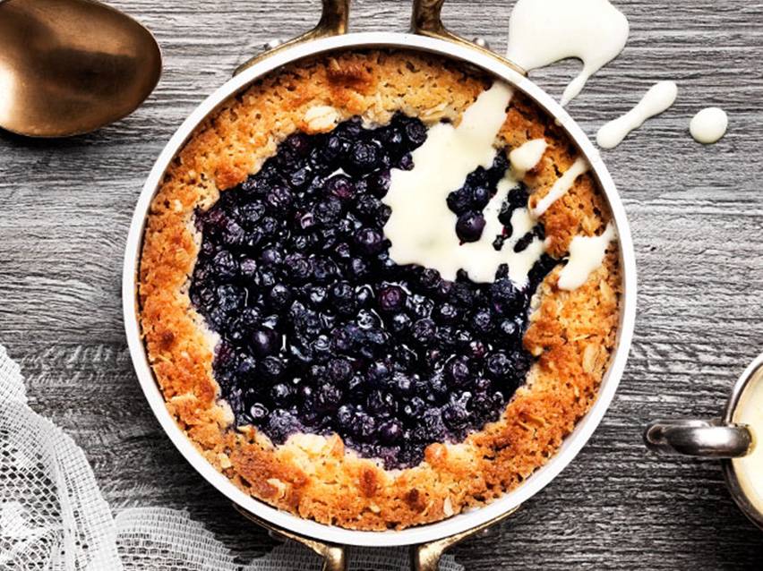 Blåbärspaj med vaniljsås.