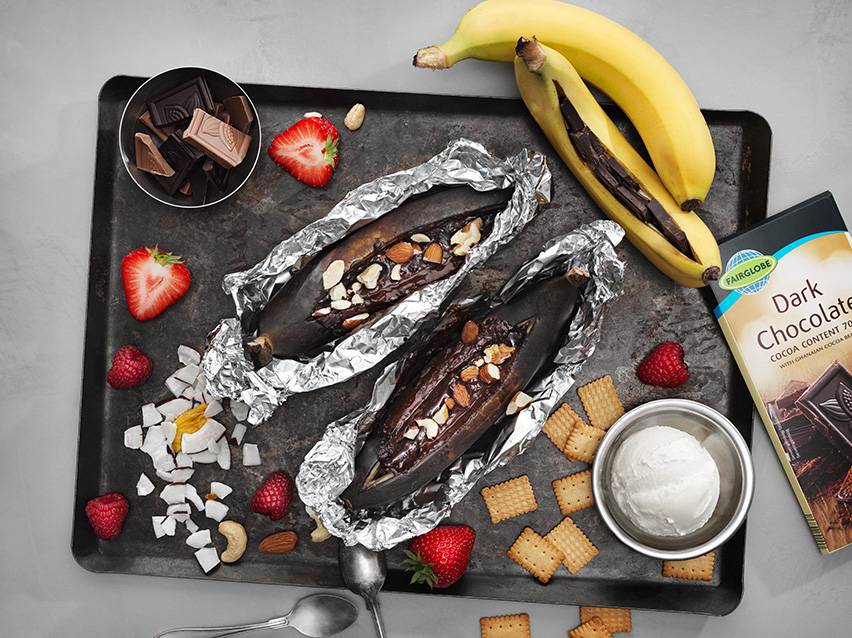 Chokladöverdragna bananer, Fairglobe mörk choklad, nötter, bär.
