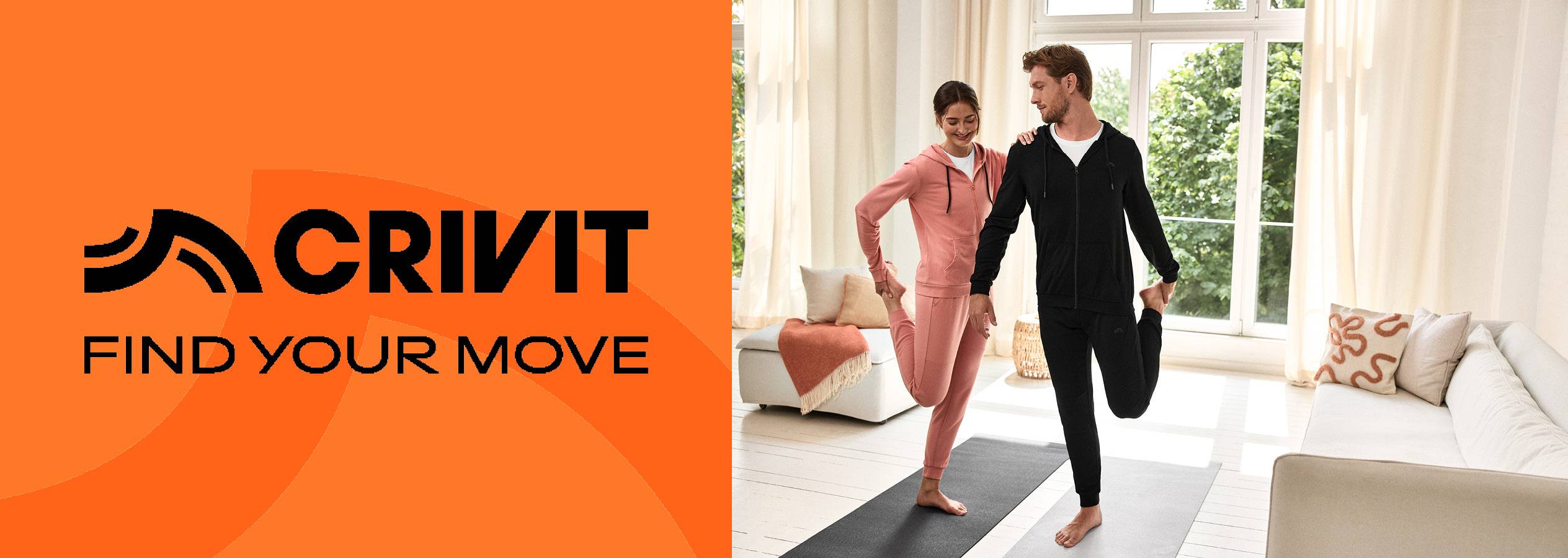 Två personer i träningskläder från Crivit stretchar på yogamattor i ett ljust rum.