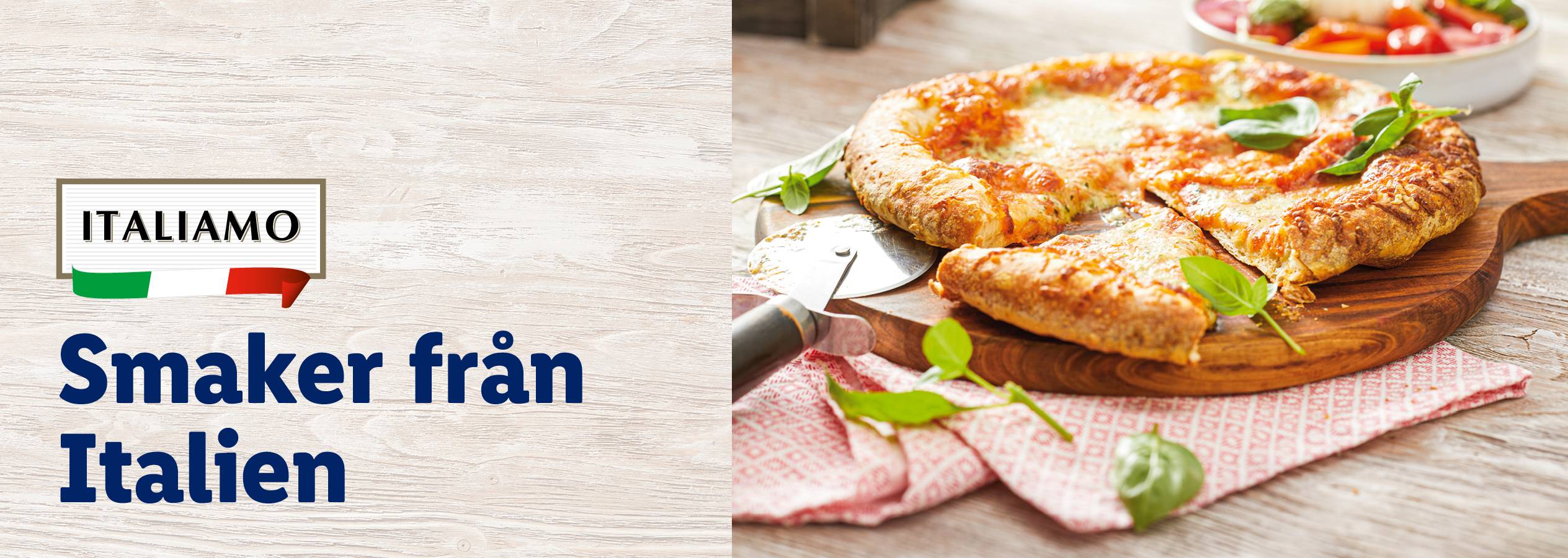 Italiensk pizza med texten 'ITALIAMO Smaker från Italien'.