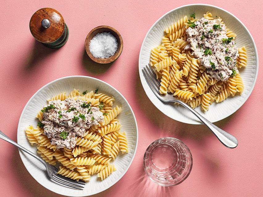 Pasta med krämig tonfisksås.