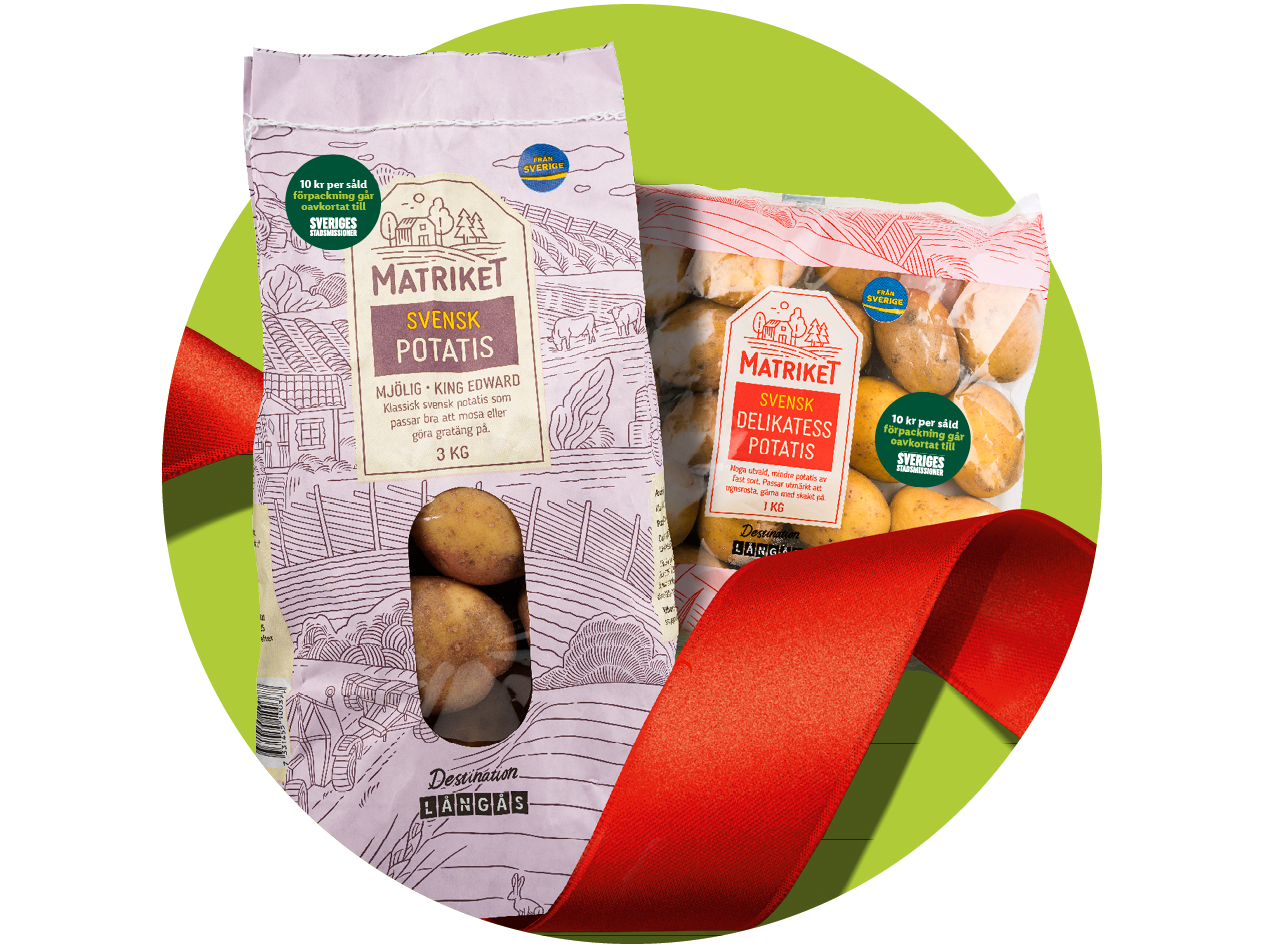 Två påsar Matriket Svensk Potatis, en med King Edward och en med delikatesspotatis, inslagna med ett rött band.