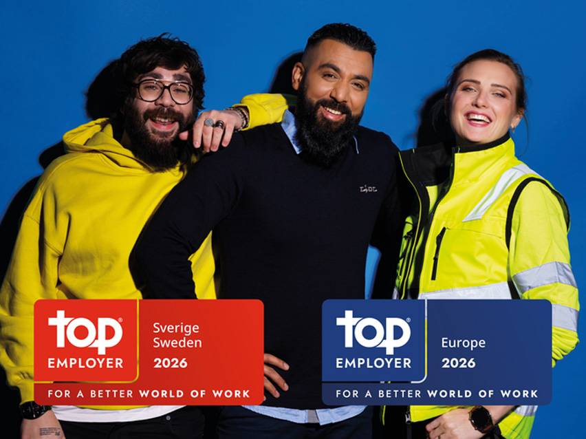 Tre glada medarbetare med utmärkelserna 'Top Employer Sverige 2026' och 'Top Employer Europa 2026'.