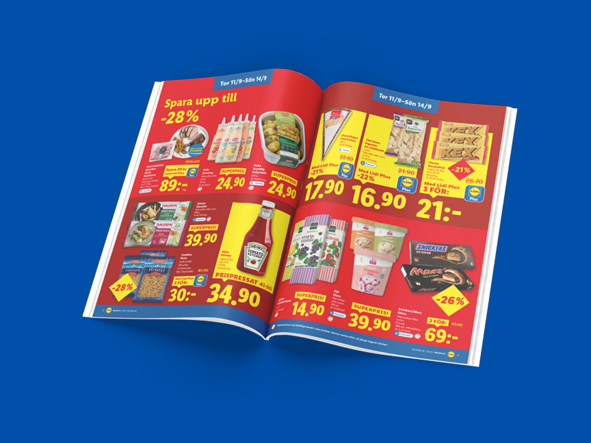 En reklambroschyr för en livsmedelsbutik med erbjudanden på matvaror som Heinz ketchup, Snickers och Mars.
