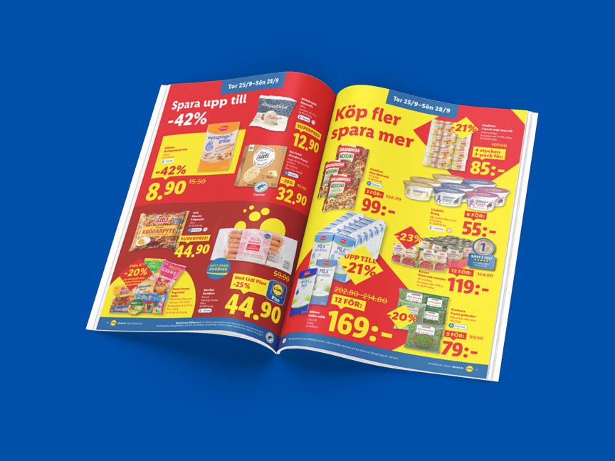 En reklambroschyr med erbjudanden på matvaror som potatis, korv, mejeriprodukter och konserver.