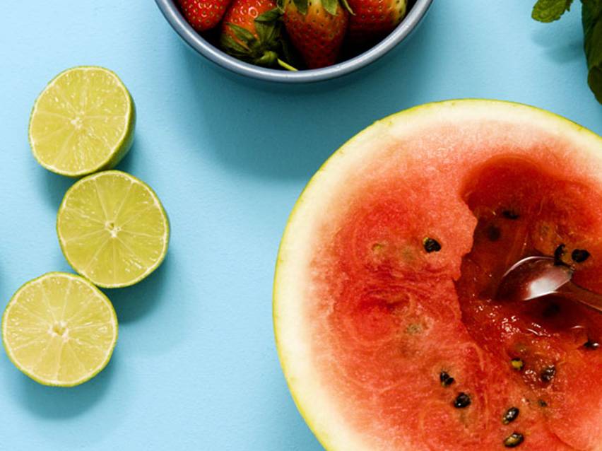 Vattenmelon, limefrukter och jordgubbar.